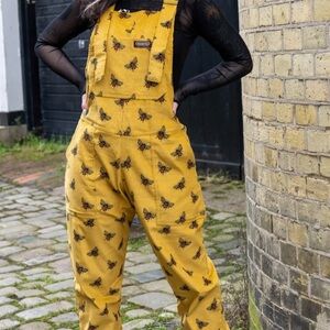 Chic Mustard Jumpsuit with Bee Pattern 🐝